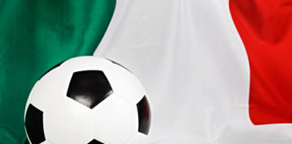 L´evoluzione del calcio in Italia 10 0 Pallone e bandiera italiana